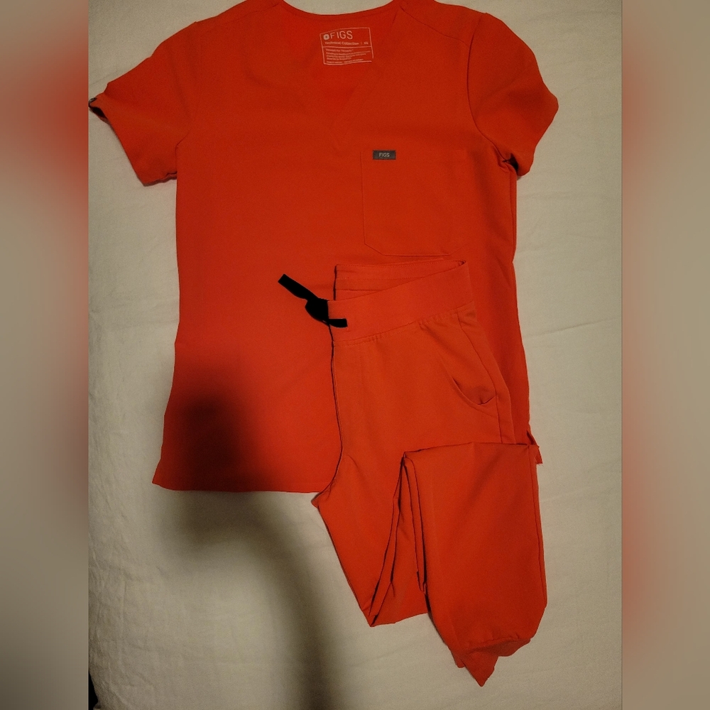 Figs Coral Scrubs XS